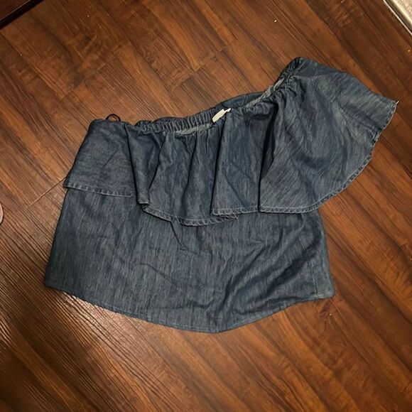GAP Size XS One Shoulder Jean Shirt - Cropped Shirt - Cute Top - NEW - Picture 1 of 3